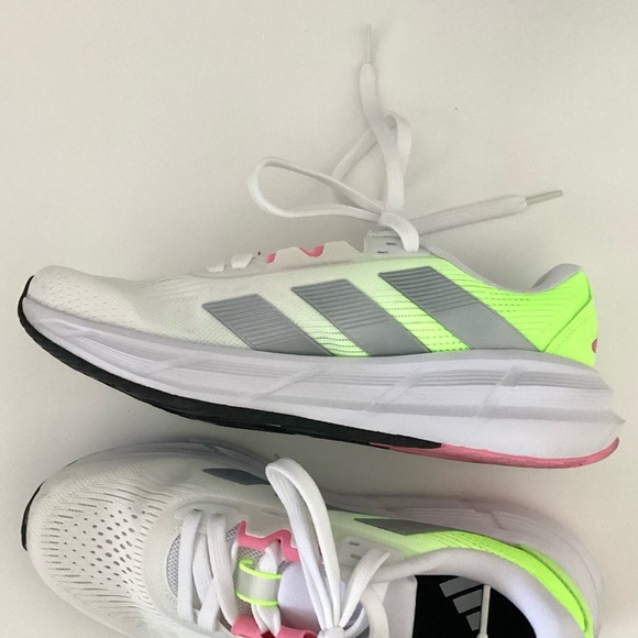 \Adidas\ NEW Women’s Questar 3 Sneakers - Picture 7 of 13